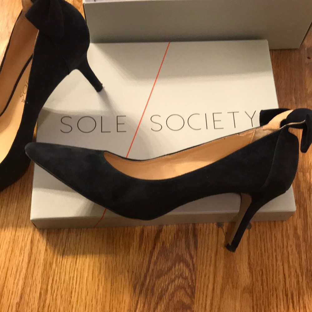 Navy suede pumps